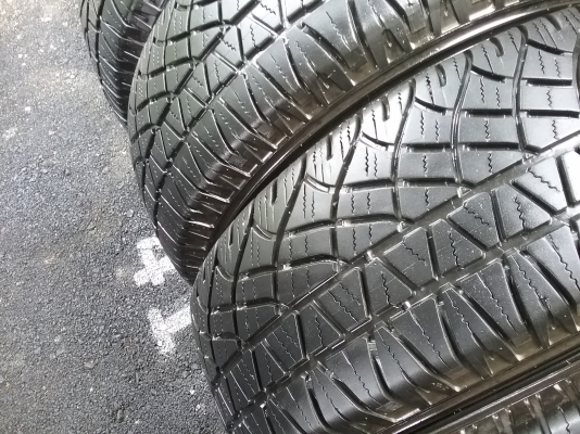 ยางMICHELIN รุ่น LATITUDE Cross 265 70R16 สัปดาห์ที่ 23 ปี2014 ลงพื้นจริงปลายปี2014  สภาพสวยมากๆ ดอกเยอะมากๆ