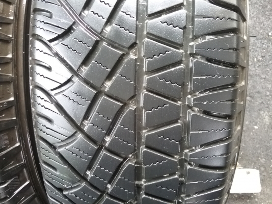 ยางMICHELIN รุ่น LATITUDE Cross 265 70R16 สัปดาห์ที่ 23 ปี2014 ลงพื้นจริงปลายปี2014  สภาพสวยมากๆ ดอกเยอะมากๆ