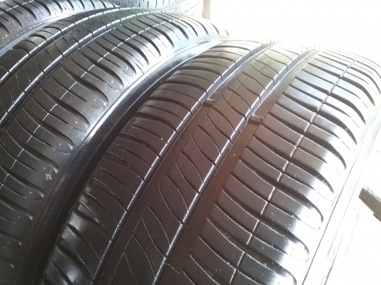 ยางMICHELIN รุ่น ENERGY xm2 .175 65R15 ปี2015 สภาพสวยมากๆไร้ที่ ดอกเยอะมากๆ95\% คุ้มสุดๆ