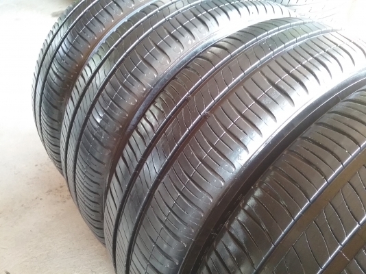 ยางMICHELIN รุ่น ENERGY xm2 .175 65R15 ปี2015 สภาพสวยมากๆไร้ที่ ดอกเยอะมากๆ95\% คุ้มสุดๆ