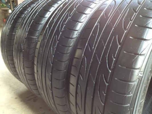 ยางDUNLOP 205 55R16 ลงพื้นจริงกลางปี2015สภาพสวยมาก ดอกเยอะมากๆคุ้มสุดๆใช้อีกนาน