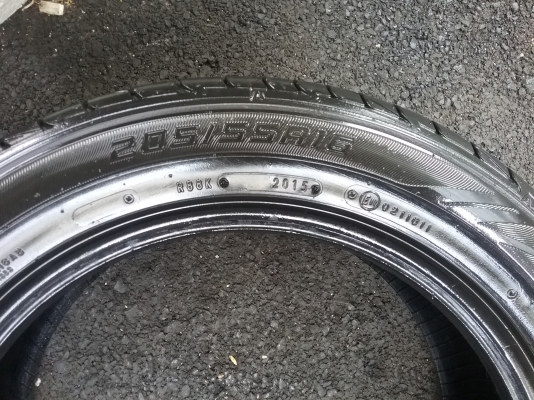 ยางDUNLOP 205 55R16 ลงพื้นจริงกลางปี2015สภาพสวยมาก ดอกเยอะมากๆคุ้มสุดๆใช้อีกนาน