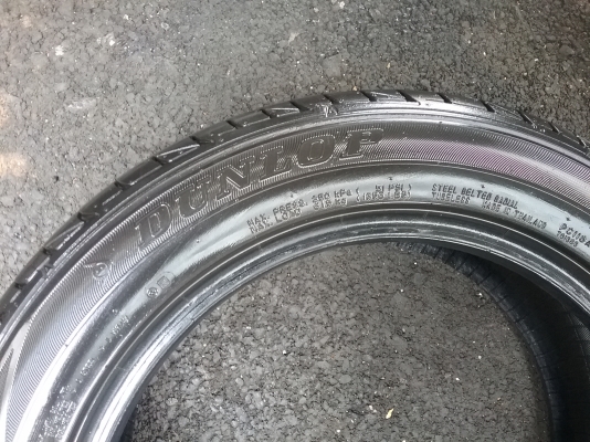 ยางDUNLOP 205 55R16 ลงพื้นจริงกลางปี2015สภาพสวยมาก ดอกเยอะมากๆคุ้มสุดๆใช้อีกนาน