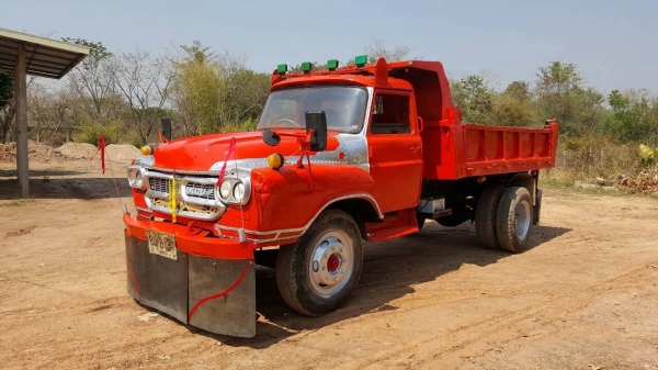 ขาย 6 ล้อ หัวยาวดั้ม ไม่มีทะเบียน เครื่อง EH700 168 แรงม้า คัสซีสวยตลอดเส้น เฟืองท้ายจัมโบ้ พวงมาลัยพาวเวอร์