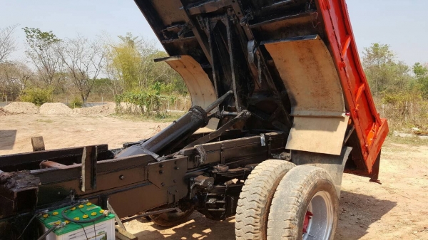 ขาย 6 ล้อ หัวยาวดั้ม ไม่มีทะเบียน เครื่อง EH700 168 แรงม้า คัสซีสวยตลอดเส้น เฟืองท้ายจัมโบ้ พวงมาลัยพาวเวอร์