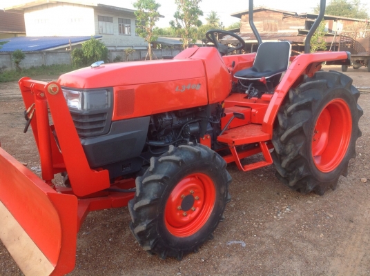 แทรกเตอร์คูโบต้า 3408 โฟวิลสภาพสวยพร้อมใช้งานมีผานดันหน้าและโรตารี่