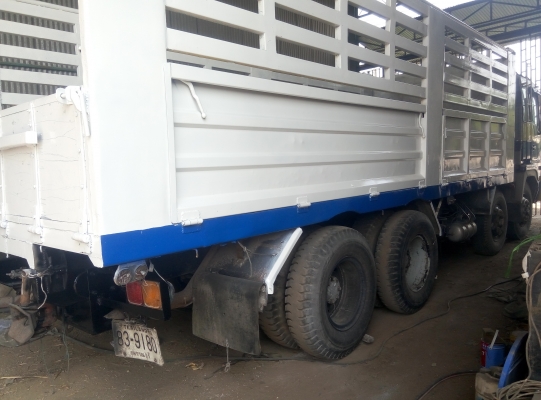 ขายรถสิบสองล้อไม่ดั้ม