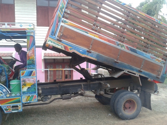 ขายรถคุณแต๋นดั้มๆ (ปรับราคา 225000)มีสโลว์ เกียร์ใหญ่6 เกียร์ เครื่องนิสสันบิ๊กเอ็มฝาแดงพวงมาลัยพาวเวอร์ ช่วงล่างอิซูซุ 110