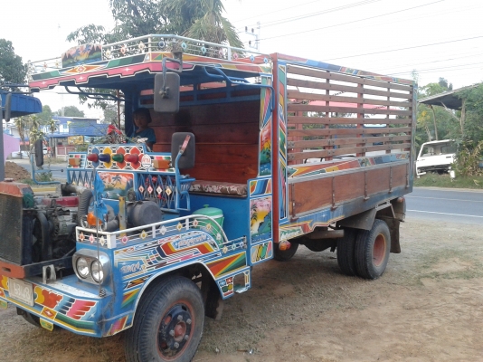 ขายรถคุณแต๋นดั้มๆ (ปรับราคา 225000)มีสโลว์ เกียร์ใหญ่6 เกียร์ เครื่องนิสสันบิ๊กเอ็มฝาแดงพวงมาลัยพาวเวอร์ ช่วงล่างอิซูซุ 110