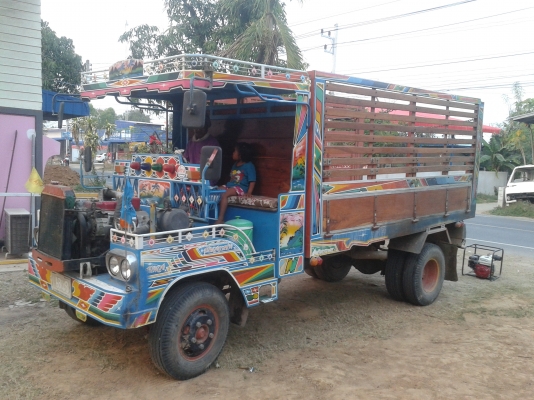 ขายรถคุณแต๋นดั้มๆ (ปรับราคา 225000)มีสโลว์ เกียร์ใหญ่6 เกียร์ เครื่องนิสสันบิ๊กเอ็มฝาแดงพวงมาลัยพาวเวอร์ ช่วงล่างอิซูซุ 110