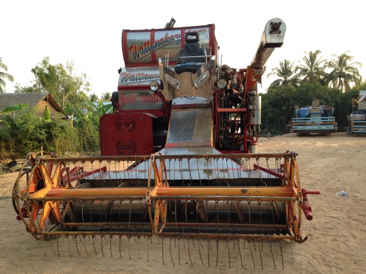 ขายรถเกี่ยวอุ้ม วัฒนาการช่าง