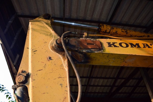 ขายKomatsu 100-3ช่วงล่างใหญ่ ตีน80 ขายKomatsu 100-3ช่วงล่างใหญ่ ตีน80