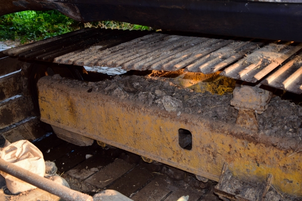 ขายKomatsu 100-3ช่วงล่างใหญ่ ตีน80 ขายKomatsu 100-3ช่วงล่างใหญ่ ตีน80