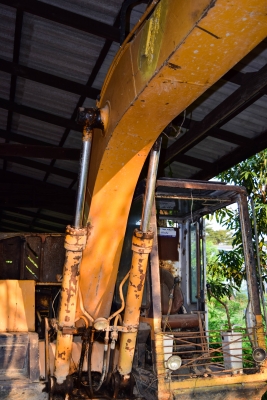 ขายKomatsu 100-3ช่วงล่างใหญ่ ตีน80 ขายKomatsu 100-3ช่วงล่างใหญ่ ตีน80