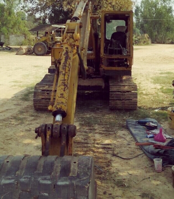 ขายด่วน IHI - PC 120 รถบอดี้เดิมๆทั้งคันครับสภาพดีมากๆทำงานได้เร็ว เครื่องยนต์ 6BD1 แน่นดีแรงดีสตาร์ทง่าย ภายในห้องเก๋งสะอาดสวย คอนโทรลง่ายใช้งานสะดวกดีไม่โหลดครับ ภายนอกบูมอาร์มไม่มีแตกร้าว ระบบไฮดรอลิกส์ไม่แตกเยิ้ม ช่วงล่างแน่นเต็มดีประมาณ 65\% พร้อมใช้ง