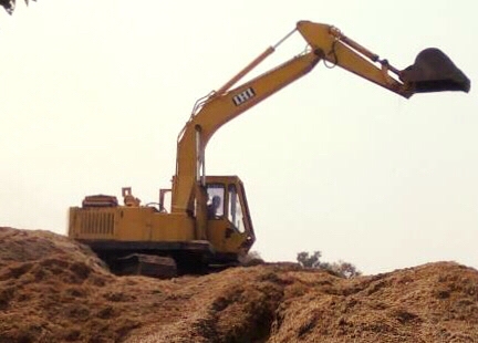 ขายด่วน IHI - PC 120 รถบอดี้เดิมๆทั้งคันครับสภาพดีมากๆทำงานได้เร็ว เครื่องยนต์ 6BD1 แน่นดีแรงดีสตาร์ทง่าย ภายในห้องเก๋งสะอาดสวย คอนโทรลง่ายใช้งานสะดวกดีไม่โหลดครับ ภายนอกบูมอาร์มไม่มีแตกร้าว ระบบไฮดรอลิกส์ไม่แตกเยิ้ม ช่วงล่างแน่นเต็มดีประมาณ 65\% พร้อมใช้ง