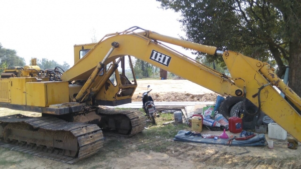 ขายด่วน IHI - PC 120 รถบอดี้เดิมๆทั้งคันครับสภาพดีมากๆทำงานได้เร็ว เครื่องยนต์ 6BD1 แน่นดีแรงดีสตาร์ทง่าย ภายในห้องเก๋งสะอาดสวย คอนโทรลง่ายใช้งานสะดวกดีไม่โหลดครับ ภายนอกบูมอาร์มไม่มีแตกร้าว ระบบไฮดรอลิกส์ไม่แตกเยิ้ม ช่วงล่างแน่นเต็มดีประมาณ 65\% พร้อมใช้ง