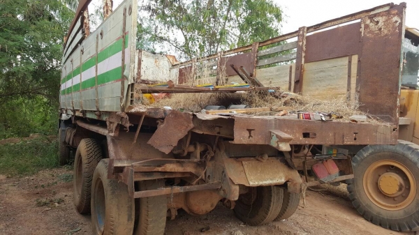 ขาย 10 ล้อดั้ม ไอ้หลง FN215K ไม่มีทะเบียน เครื่อง 6D15 170 แรงม้า เกียร์ 6 สปีด สโลว์อินเตอร์ เบรคทิฟฟี่ กระบะไม่ค่อยสวย ราคาต่อรองได้ครับ