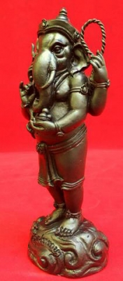 พระพิฆเนศ เทพแห่งความสำเร็จ วัดเกริ่นกฐิน สร้างปี 2554 เนื้อทองเหลืองรมดำ สูง 8 นิ้ว