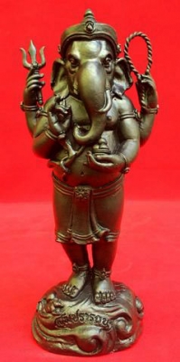 พระพิฆเนศ เทพแห่งความสำเร็จ วัดเกริ่นกฐิน สร้างปี 2554 เนื้อทองเหลืองรมดำ สูง 8 นิ้ว