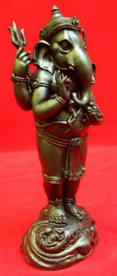 พระพิฆเนศ เทพแห่งความสำเร็จ วัดเกริ่นกฐิน สร้างปี 2554 เนื้อทองเหลืองรมดำ สูง 8 นิ้ว