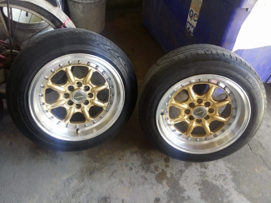 ล้อกล้วยไข่ขอบ 15 กว้าง 8 พร้อมยาง 9500 บาท