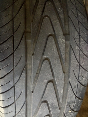 ล้อกล้วยไข่ขอบ 15 กว้าง 8 พร้อมยาง 9500 บาท