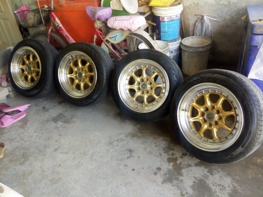 ล้อกล้วยไข่ขอบ 15 กว้าง 8 พร้อมยาง 9500 บาท