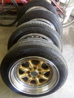 ล้อกล้วยไข่ขอบ 15 กว้าง 8 พร้อมยาง 9500 บาท