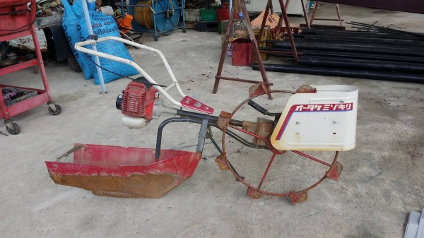 เครื่องแหวกร่องกล้าในนาเดินตาม  ZENOAH รุ่น KF22 เก่าญี่ปุน  สภาพดี