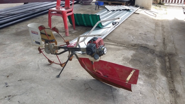 เครื่องแหวกร่องกล้าในนาเดินตาม  ZENOAH รุ่น KF22 เก่าญี่ปุน  สภาพดี