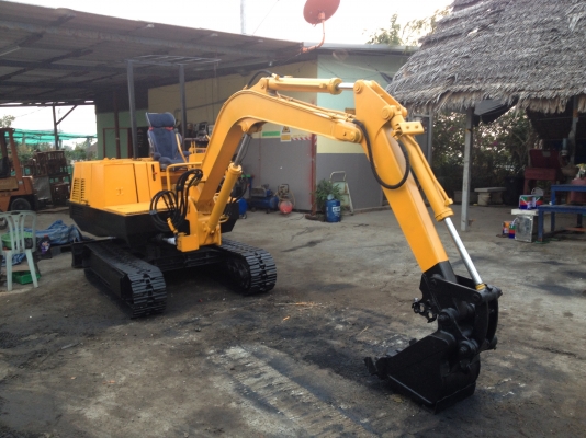 แบคโฮmitsubishi ms03mสภาพดีพร้อมใช้ ทำสีใหม่