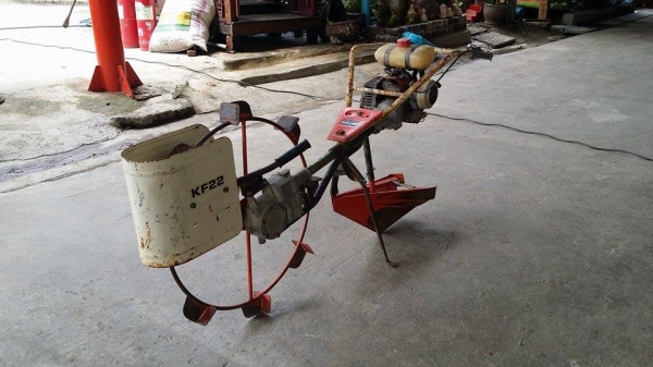 เครื่องแหวกร่องกล้าในนาเดินตาม MITSUBISHI รุ่น KF22(1) เก่าญี่ปุน สภาพดี เครื่องพร้อมทำงาน เครื่องแหวกร่องกล้าในนาเดินตาม MITSUBISHI รุ่น KF22(1) เก่าญี่ปุน สภาพดี เครื่องพร้อมทำงาน