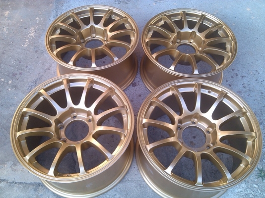 ล้อ ขอบ 17 สีทอง ไร้ริ้วรอยคับ หน้ากว้าง 8.5 หลัง 9.5