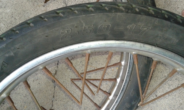 แม่แรงยกรถ+ล้อรถ 2 ล้อ