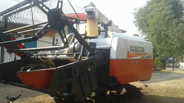 ขายดาวน์570,000 รถเกี่ยวข้าว KUBOTA DC95 ปี57 ใช้งานน้อย สวยพร้อมใช้งาน 1079ชม. เหลืองวด 177,430 สนใจโทร 090-8588220คุณนะ 093-3258446คุณบิว หรือเข้าดูสินค้าอื่นๆได้ที่ www.truck.in.th/498 หรือเพจFacebook ณรงค์ ซื้อขายรถมือสอง (เว็บไซต์ส่วนตัว) หรือFaceboo