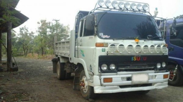 **550,000 บ.ต่อรอง/// 6+ล้อดั้มดิน5คิว ISUZU FORWARD FRR-175 รถประกอบนอก Fหน้า-หลัง พาวเวอร์ ทริฟฟี่ แอร์ ดั้ม3.70ม.ยิงหน้า ยาง8.25/16 เล่มทะเบียนครบ **ขาย ISUZU FORWARD FRR-175 ประกอบนอก 6ล้อดั้มดิน5คิว บอดี้เดิมๆ ช่วงล่างใหญ่ พร้อมลุย ISUZU FORWARD FRR1 **550,000 บ.ต่อรอง/// 6+ล้อดั้มดิน5คิว ISUZU FORWARD FRR-175 รถประกอบนอก Fหน้า-หลัง พาวเวอร์ ทริฟฟี่ แอร์ ดั้ม3.70ม.ยิงหน้า ยาง8.25/16 เล่มทะเบียนครบ **ขาย ISUZU FORWARD FRR-175 ประกอบนอก 6ล้อดั้มดิน5คิว บอดี้เดิมๆ ช่วงล่างใหญ่ พร้อมลุย ISUZU FORWARD FRR1