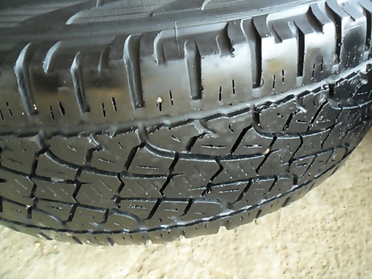 แม็กกระบะขอบ15แท้ 6รู139 พร้อมยางA/T 30x9.5 R15ลงพื้นปี12 (4ล้อ4,500)