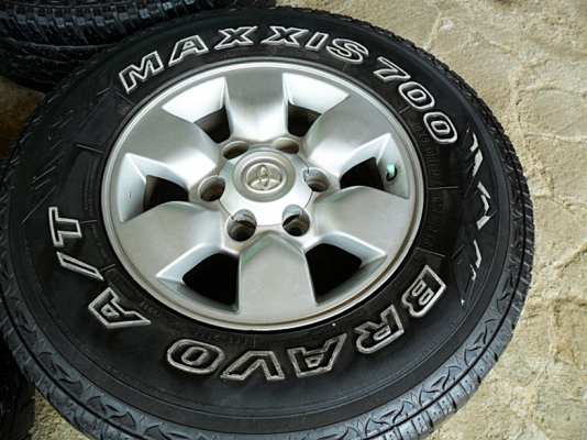 แม็กกระบะขอบ15แท้ 6รู139 พร้อมยางA/T 30x9.5 R15ลงพื้นปี12 (4ล้อ4,500)