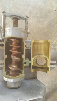 ขายเครื่องคั่นกระทิ เเละ เครื่องขูดกระทิ 2เครื่อง พร้อมมอเตอร์ครับ