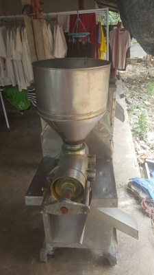 ขายเครื่องคั่นกระทิ เเละ เครื่องขูดกระทิ 2เครื่อง พร้อมมอเตอร์ครับ