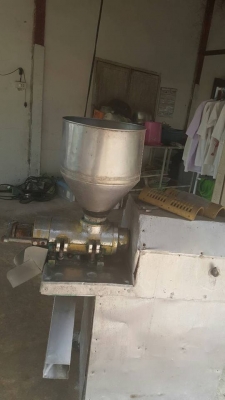 ขายเครื่องคั่นกระทิ เเละ เครื่องขูดกระทิ 2เครื่อง พร้อมมอเตอร์ครับ