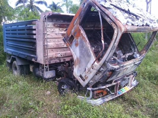 ขายซากรถไฟไหม้ ISUZU MP1NPR75H8F....ตามสภาพเท่านั้น เล่มทะเบียน ชุดโอนพร้อม