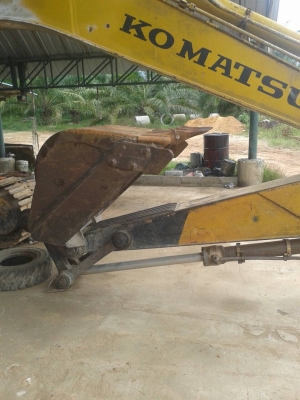 ขายรถแแบคโฮ KOMATSU PC200-5 คอลโทรลสั้น ราคา 360000