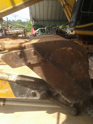 ขายรถแแบคโฮ KOMATSU PC200-5 คอลโทรลสั้น ราคา 360000