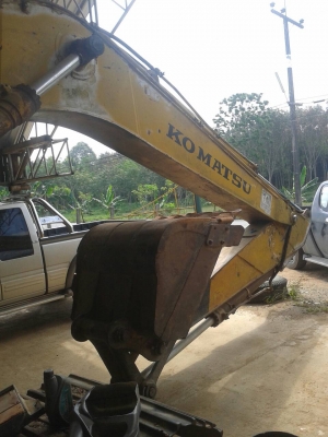 ขายรถแแบคโฮ KOMATSU PC200-5 คอลโทรลสั้น ราคา 360000