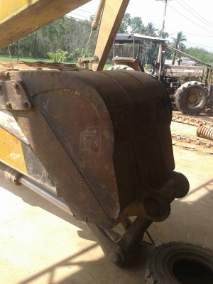 ขายรถแแบคโฮ KOMATSU PC200-5 คอลโทรลสั้น ราคา 360000