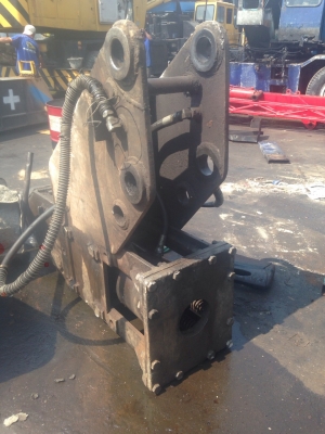 ขายรถแบคโฮ KOMATSU PC200-2 หัวกระแทกพร้อมบุ้งกี๋ ราคา 370000