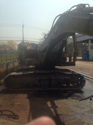ขายรถแบคโฮ KOMATSU PC200-2 หัวกระแทกพร้อมบุ้งกี๋ ราคา 370000