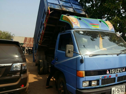 รถหกล้อดั้มเกษตร NPR เครื่อง135 แรง เครื่องดีไม่มีไอ เอกสารพร้อมโอน รถพร้อมใช้งาน